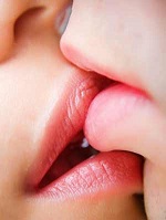 Зачем люди целуются?